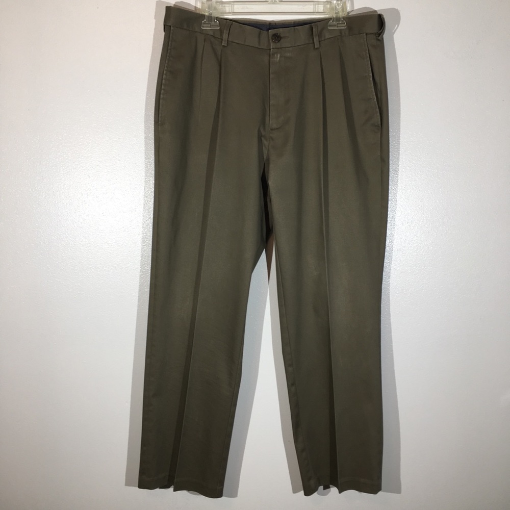 Haggar 36x30 Classic Fit Khaki pants - Picture 1 of 5